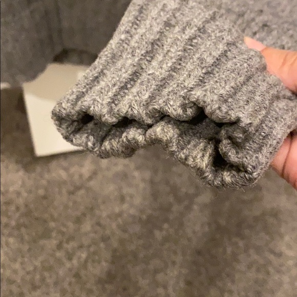 TNA sweater in GUC - Picture 6 of 6